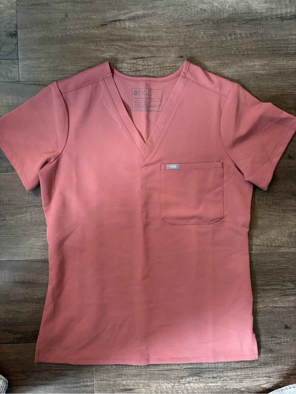 FIGS Technical Collection Catarina One-Pocket Scrub Top Rose / Mauve Pink